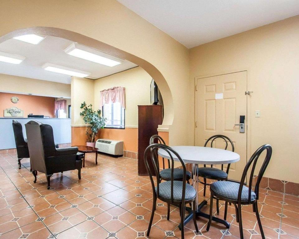 Econo Lodge Inn & Suites I-20, Exit 73 Tuscaloosa Buitenkant foto