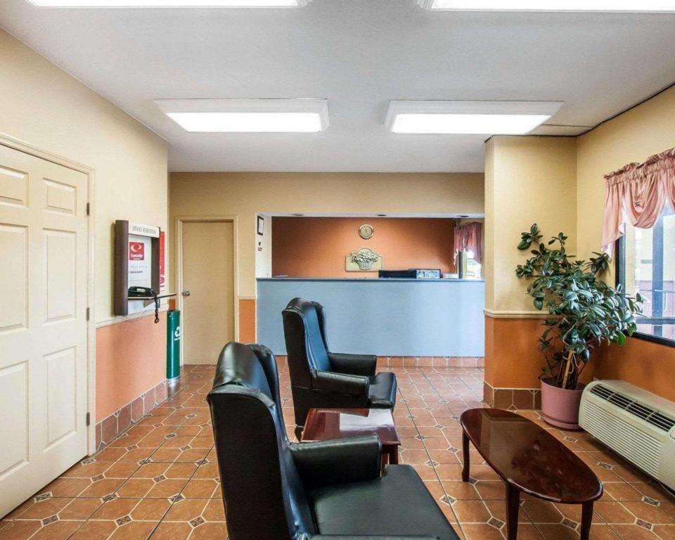 Econo Lodge Inn & Suites I-20, Exit 73 Tuscaloosa Buitenkant foto