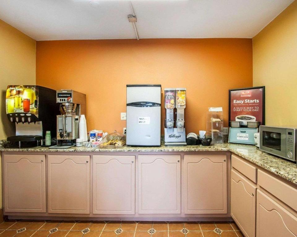 Econo Lodge Inn & Suites I-20, Exit 73 Tuscaloosa Buitenkant foto