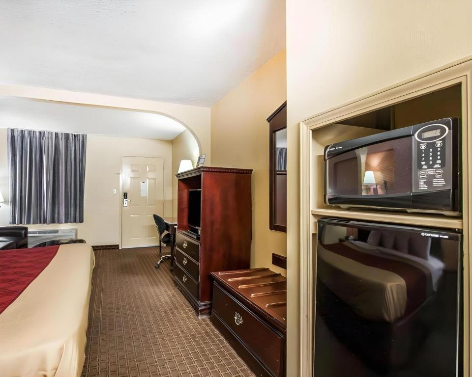 Econo Lodge Inn & Suites I-20, Exit 73 Tuscaloosa Buitenkant foto