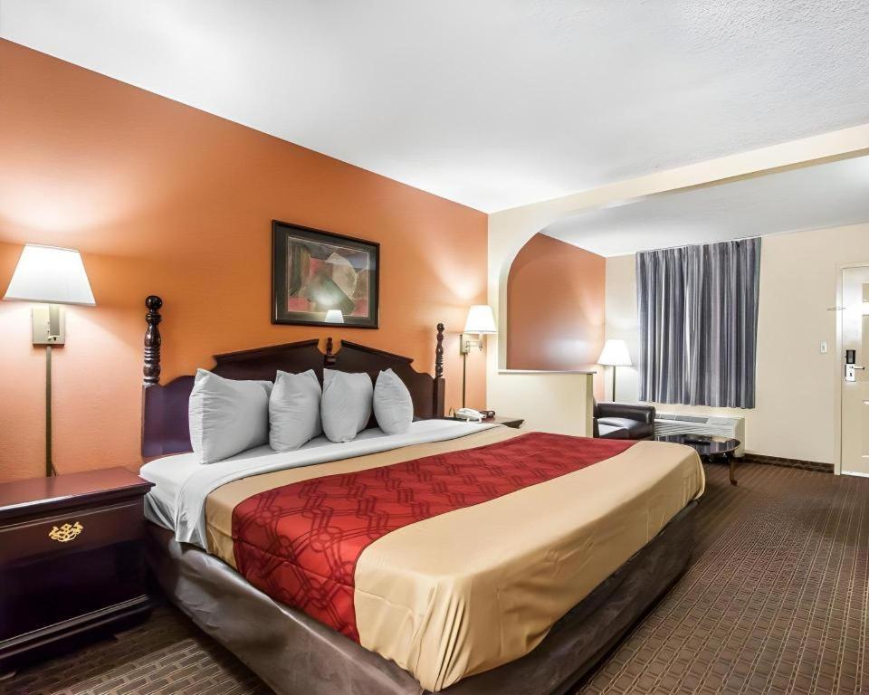 Econo Lodge Inn & Suites I-20, Exit 73 Tuscaloosa Buitenkant foto