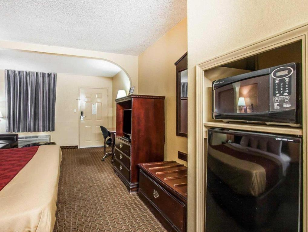 Econo Lodge Inn & Suites I-20, Exit 73 Tuscaloosa Buitenkant foto