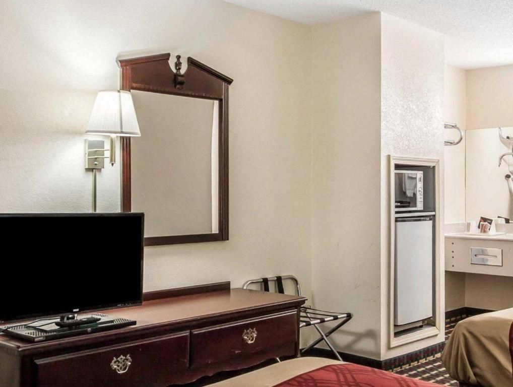 Econo Lodge Inn & Suites I-20, Exit 73 Tuscaloosa Buitenkant foto