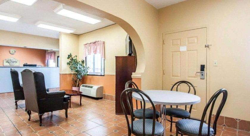Econo Lodge Inn & Suites I-20, Exit 73 Tuscaloosa Buitenkant foto
