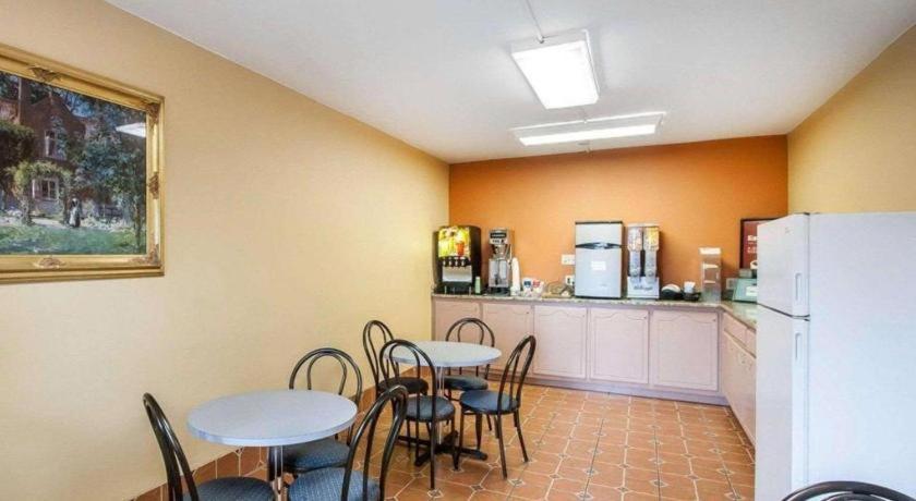 Econo Lodge Inn & Suites I-20, Exit 73 Tuscaloosa Buitenkant foto