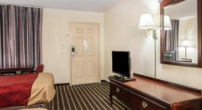 Econo Lodge Inn & Suites I-20, Exit 73 Tuscaloosa Buitenkant foto