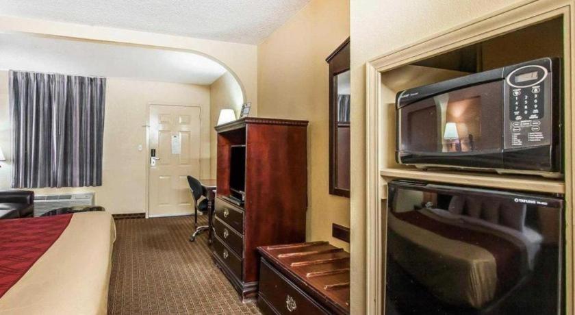 Econo Lodge Inn & Suites I-20, Exit 73 Tuscaloosa Buitenkant foto